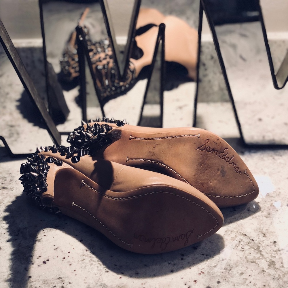 Sam Edelman Nude pump with studded back - Picture 5 of 6